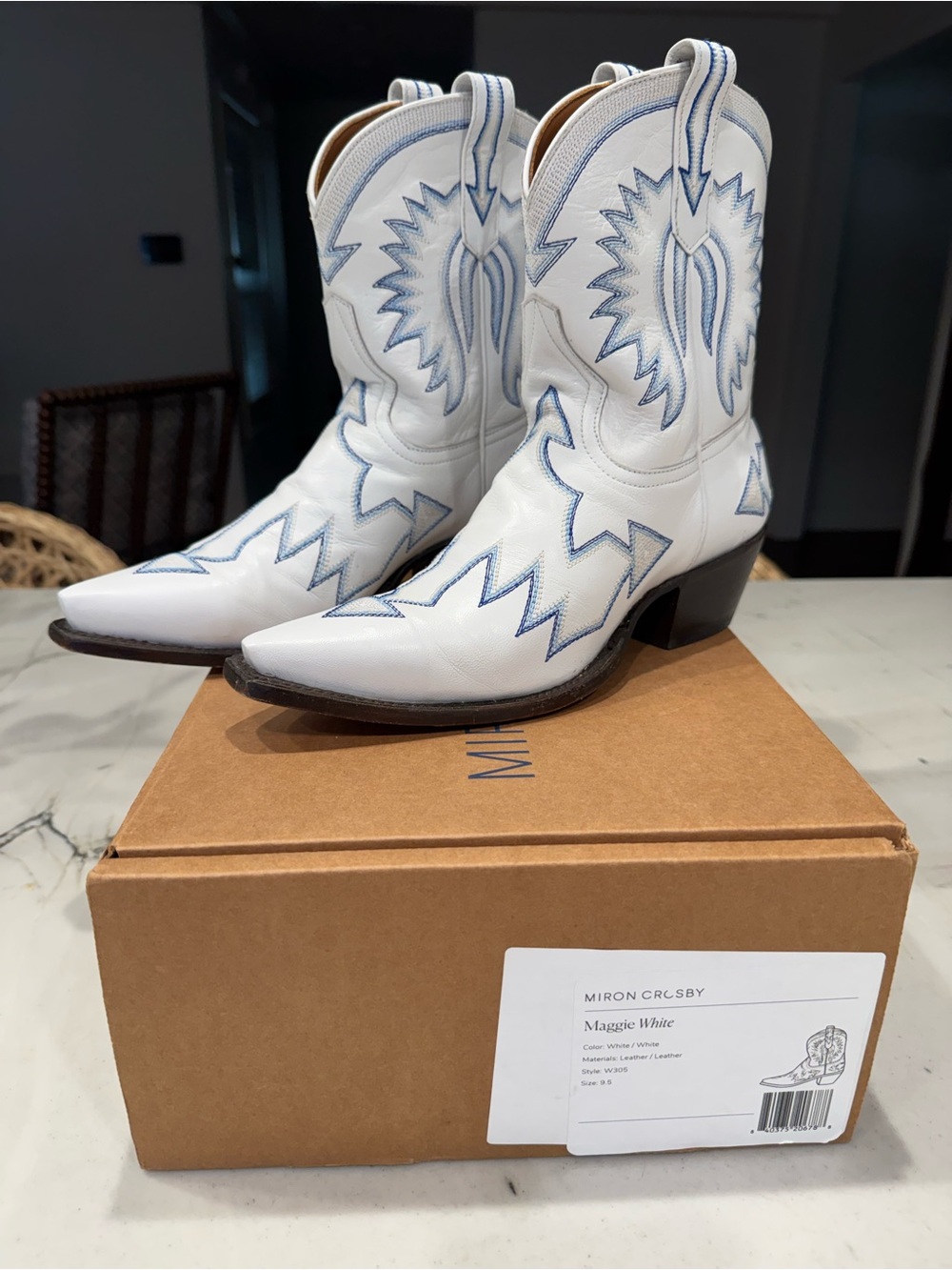MIRÒN Maggie White Women's Western Ankle Boots